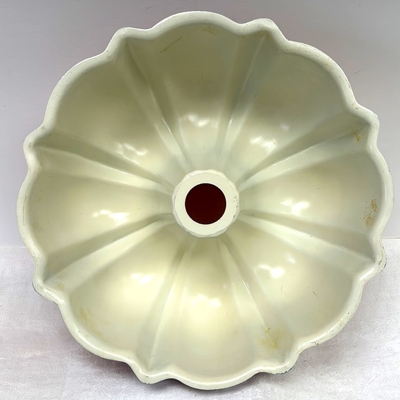 Retro 70s 10 “Nordic Ware” aluminum ombré red/orange bunt cake pan - Picture 3 of 6